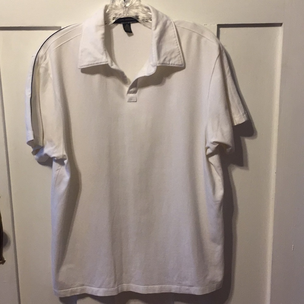 Men’s collared white tee